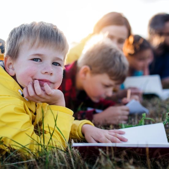 Skolestart - dreng der læser