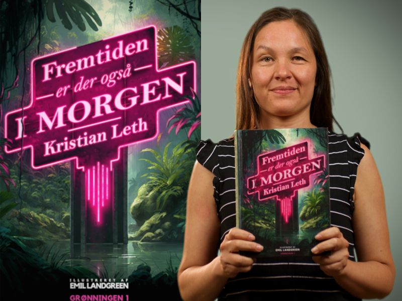 Bibliotekets børneformidler Nana holder bogen "Fremtiden er der også i morgen"