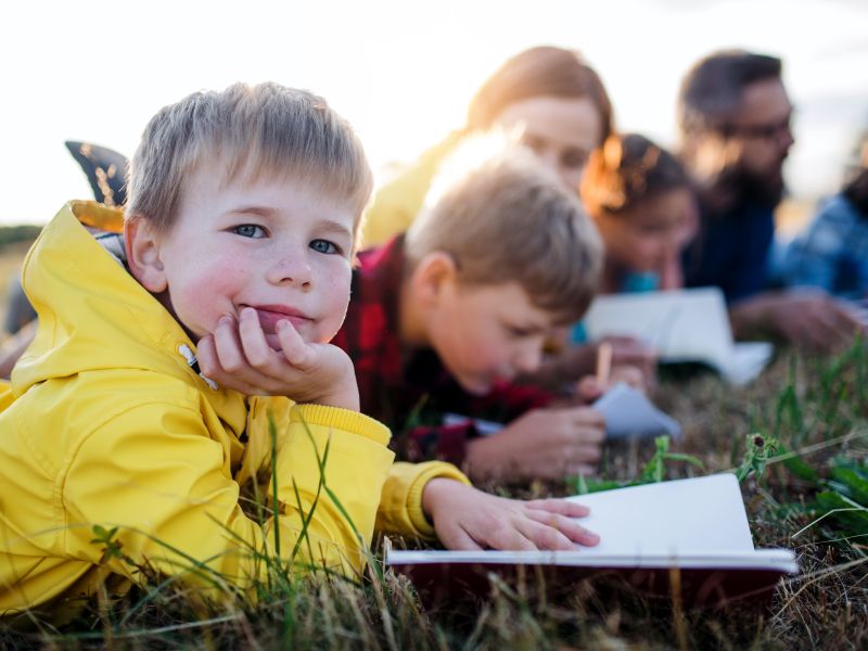 Skolestart - dreng der læser