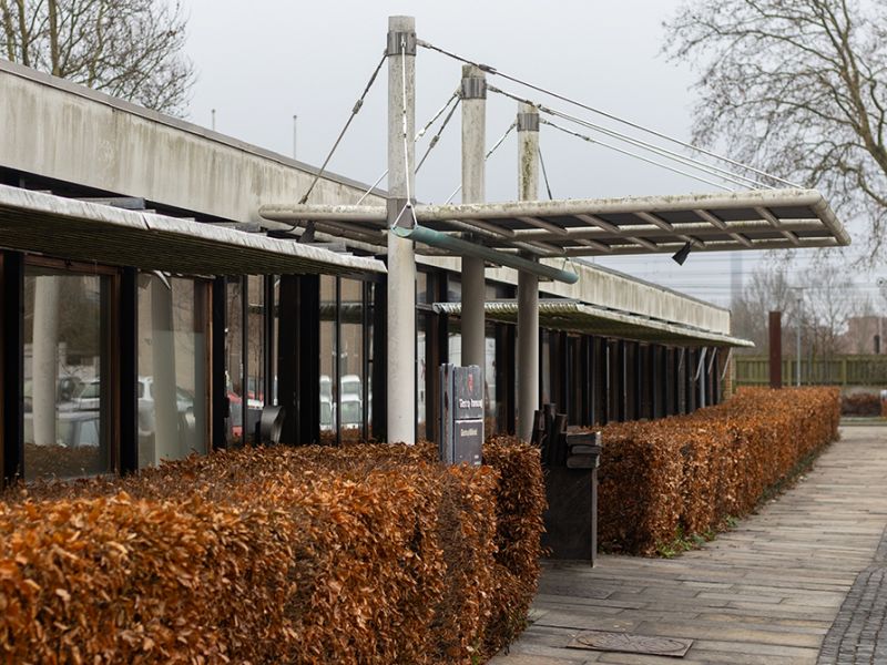 Hovedindgangen af Glostrup Bibliotek