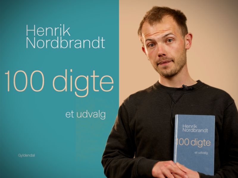 Bibliotekets litteraturformidler Stinus holder bogen "100 digte"