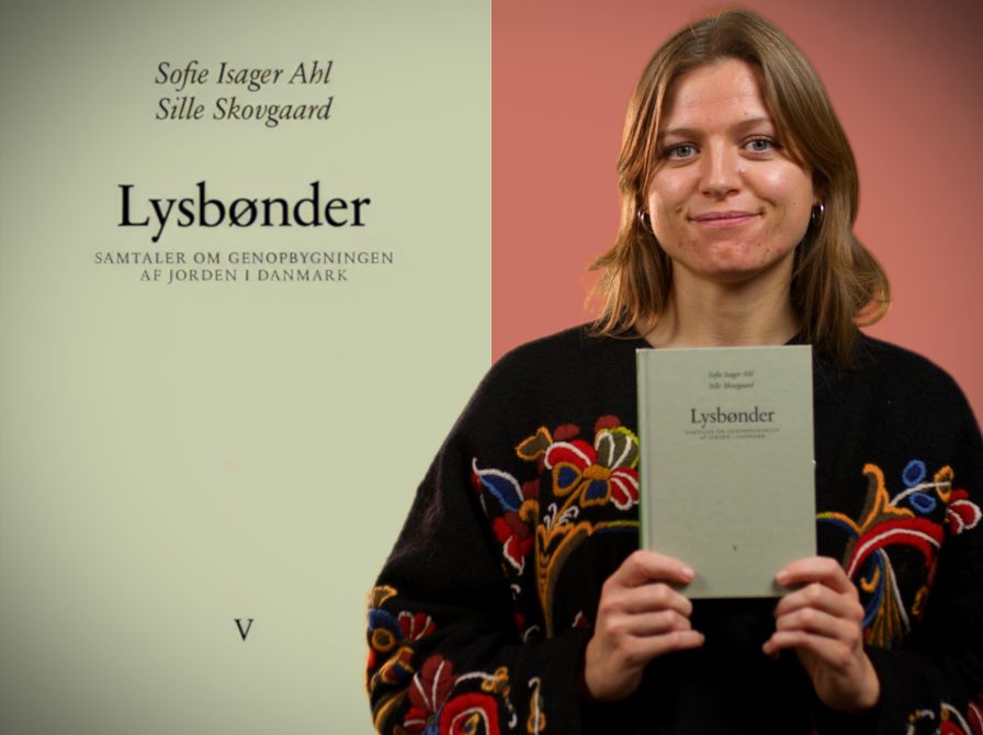 Bibliotekets litteraturformidler Kirsten holder bogen "Lysbønder"